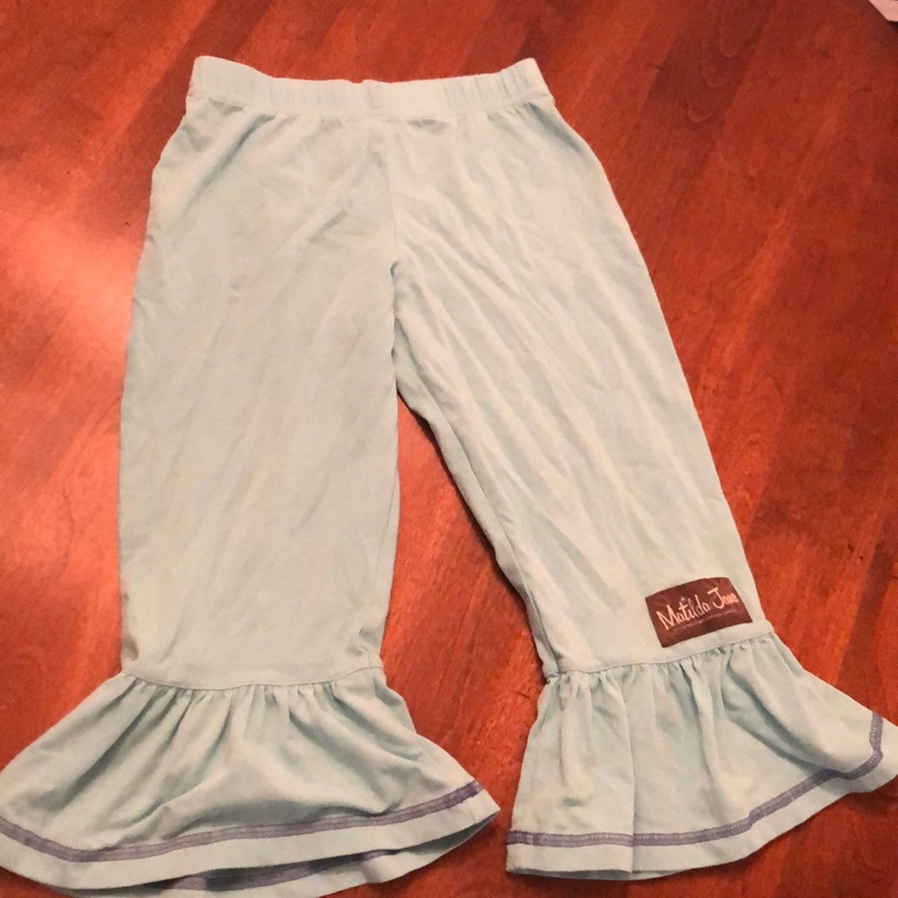 Loose fitting ruffle pants